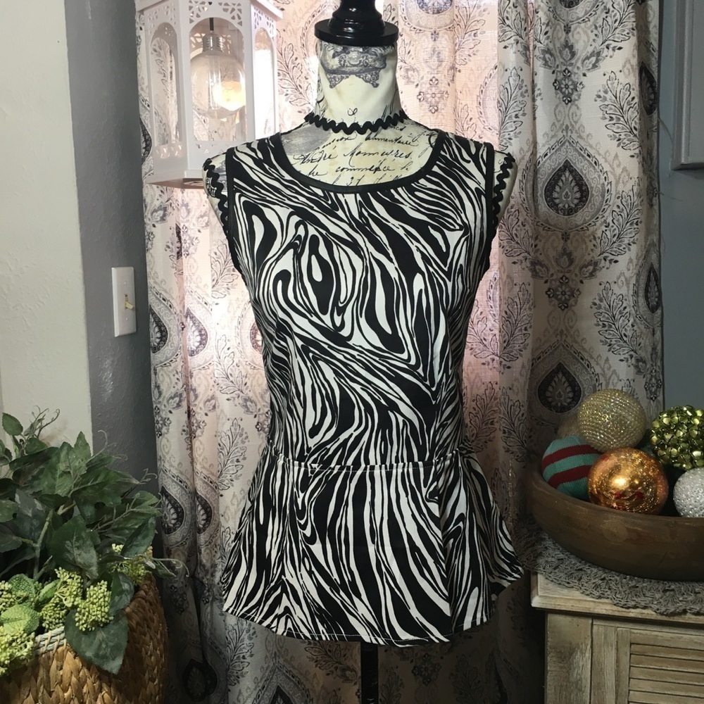 Willi Smith - Zebra print zipper back blouse with faux leather look trim.